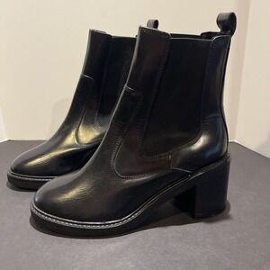 SoSo Designs Black Chelsea Boot‎ Sz 7